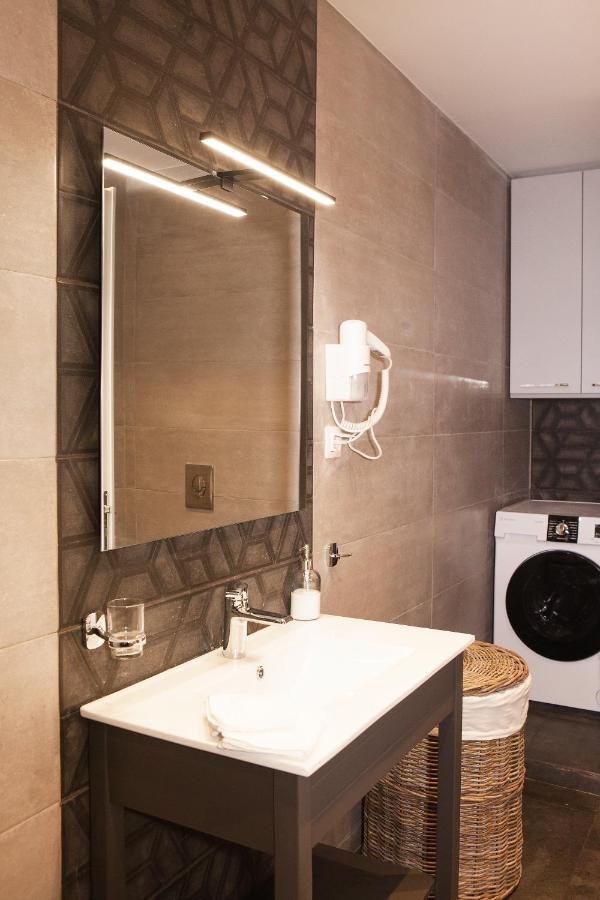 Comfy Modern Flat 2 Bedrooms 2 Bathrooms Apartmán *