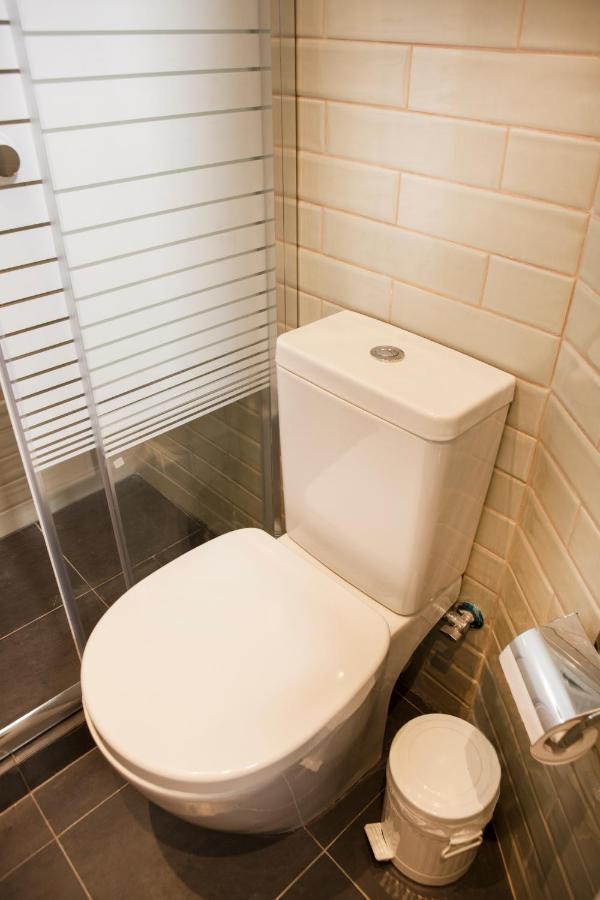 Comfy Modern Flat 2 Bedrooms 2 Bathrooms Apartment